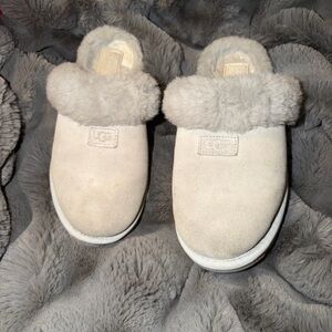 100% Authentic UGG Soft Disquette Platform Slippers Women's Size 7 J7 Worn Once